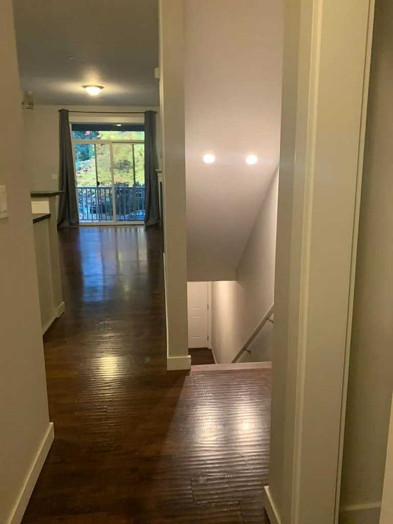 3 bed, 1350 sqft, $3,600 — Photo 4