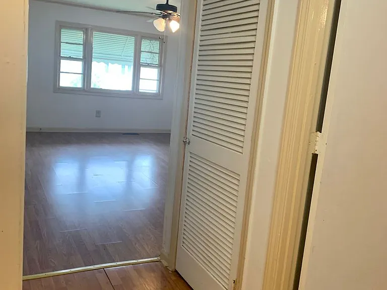 1409 Bay St — Photo 17