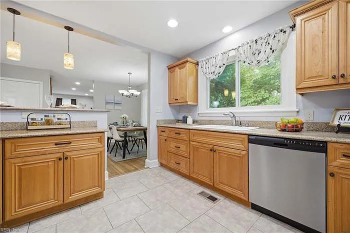 6 bed, 2714 sqft, $3,300 — Photo 4