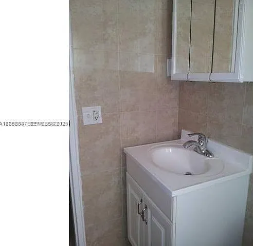 95 Edgewater Dr #201