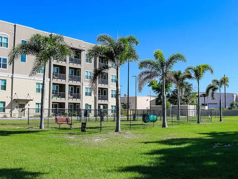 Varela Westshore Apartments — Photo 16