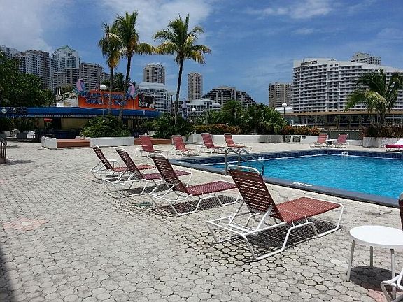 3rd image of 905 Brickell Bay Dr #14A