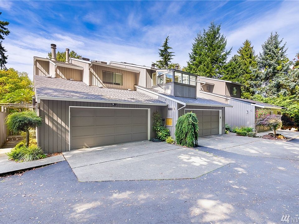 Beautiful remodeled 2800 Sq Ft Bellevue Townhome 