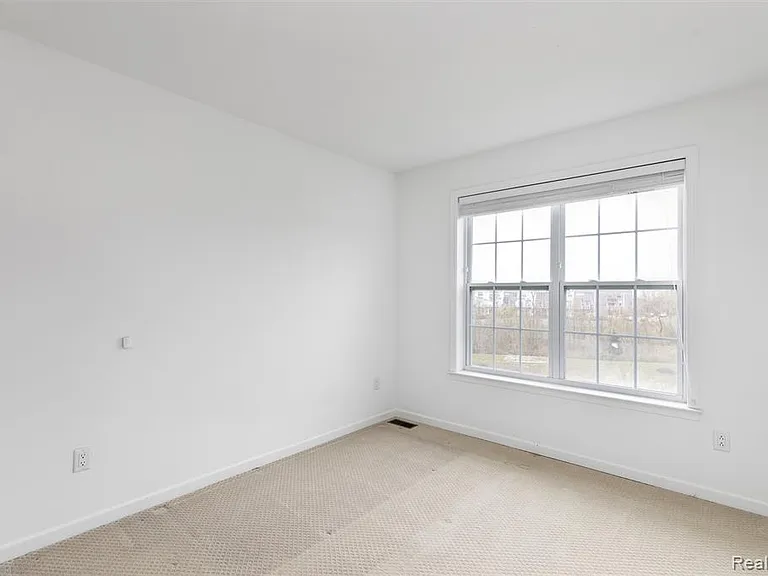 2769 Ashcombe Dr — Photo 27