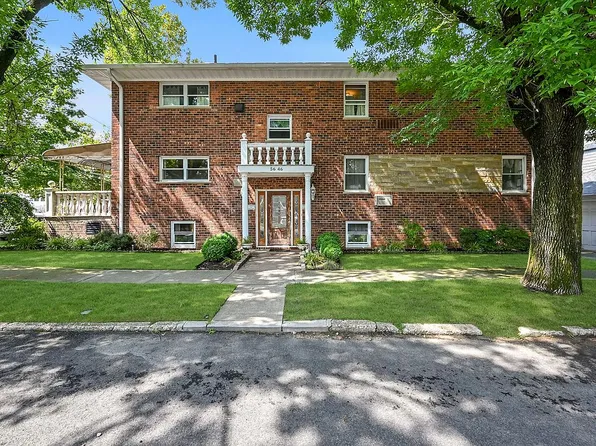 5646 208th St, Oakland Gardens, NY 11364