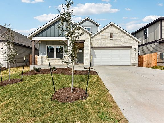 192 Coopers Hawk Crest Front Exterior