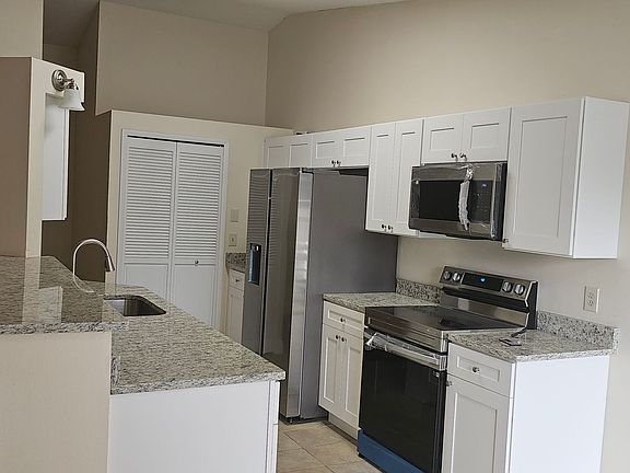 4th image of 5564 Garden Grove Cir