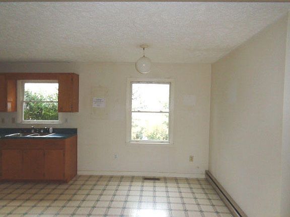 4th image of 453 Berry Mountain Ln