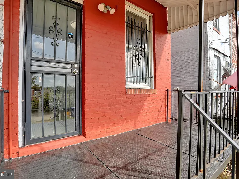 2853 Mayfield Ave — Photo 22
