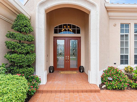 2nd image of 263 SW Hatteras Court