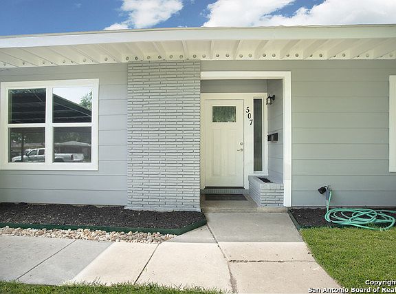 3rd image of 507 Burwood Ln