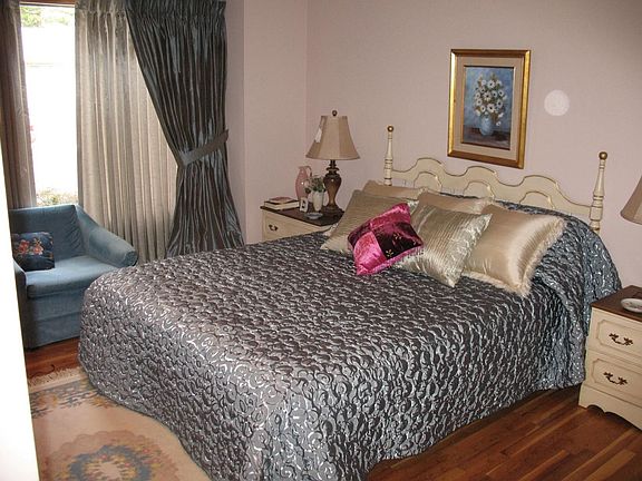 Large master with hardwoods