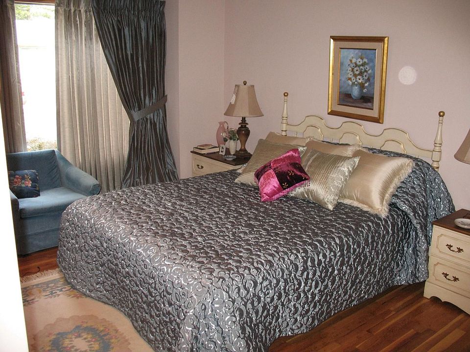 Large master with hardwoods