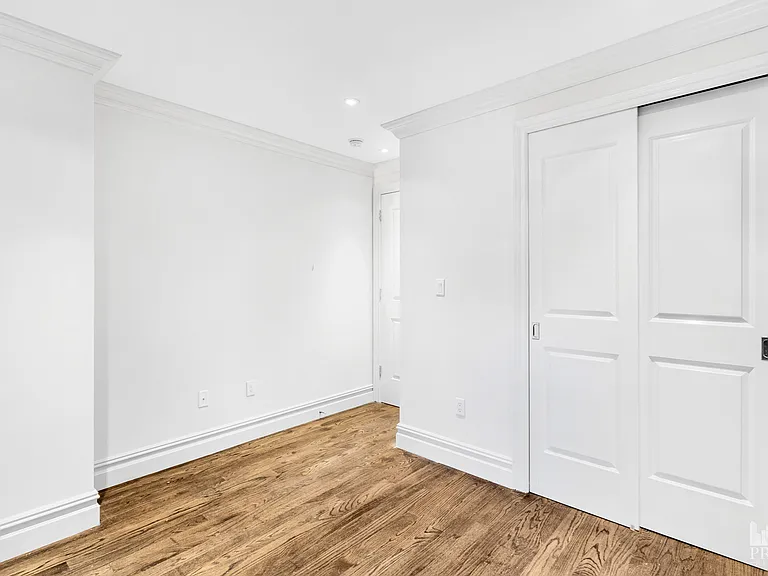 244 10th Ave #3E — Photo 3