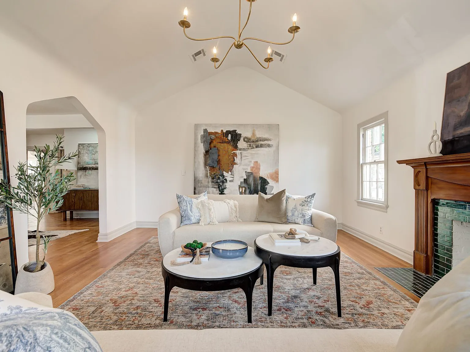 3 bed, 2451 sqft, $3,000 — Photo 3