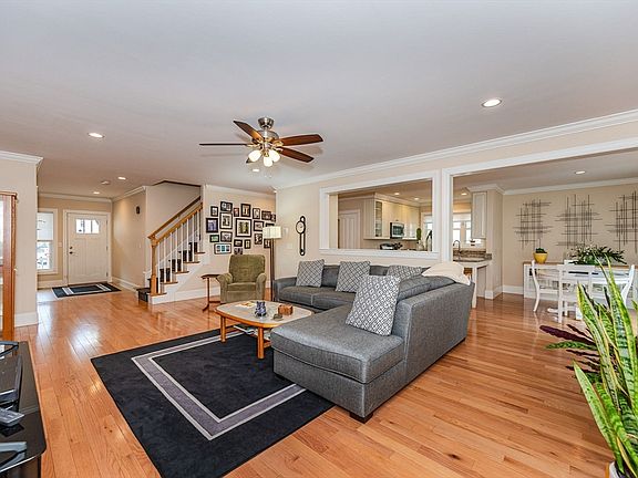3rd image of 17 Heritage Way #9