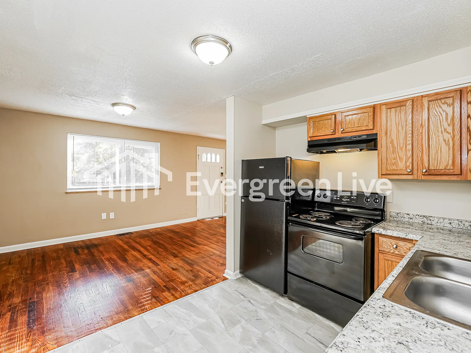 3 bed, 1.0 bath, 1140 sqft, $1,545 — Photo 4