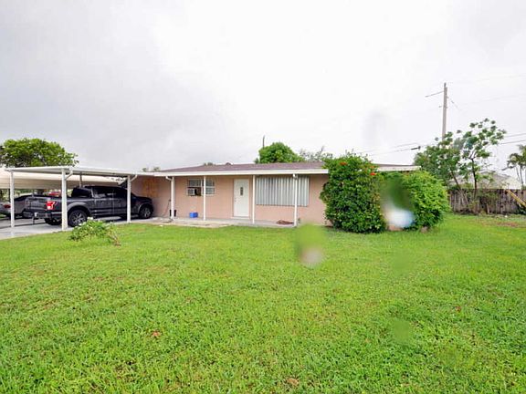 3rd image of 1738 Live Oak Dr