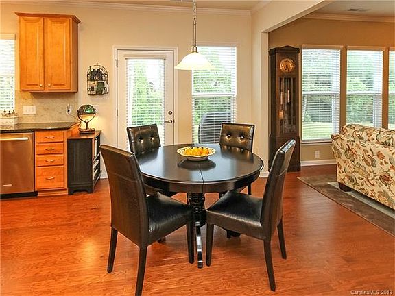 5th image of 4066 Ambleside Dr