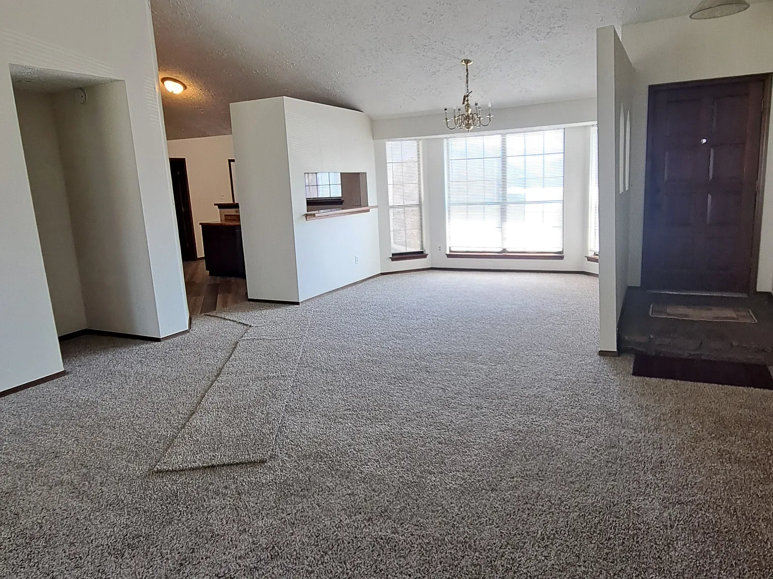 3 bed, 1872 sqft, $1,800 — Photo 2