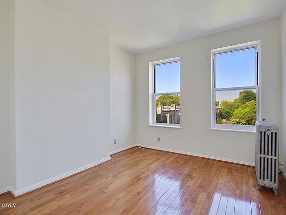 5th image of 418 Rogers Ave