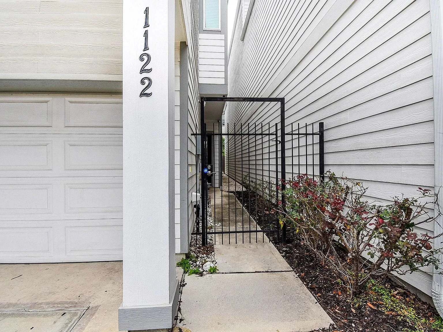 4 bed, 3.5 bath, 3042 sqft, $3,600 — Photo 3