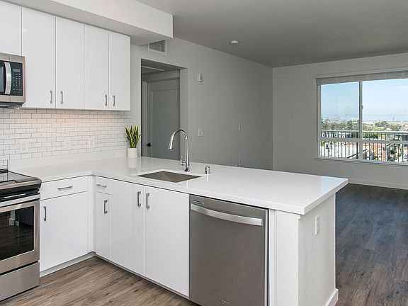 3rd image of 471 26th St #10662065