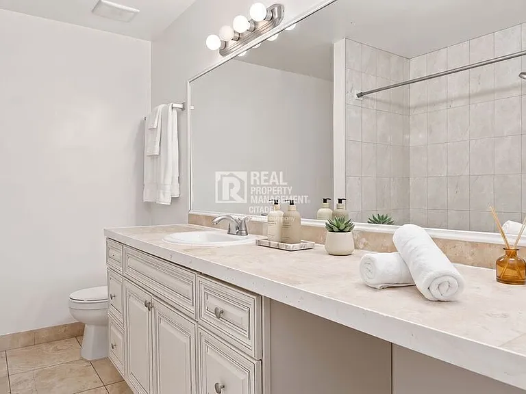 3009 Canyon Crest Dr #A — Photo 35