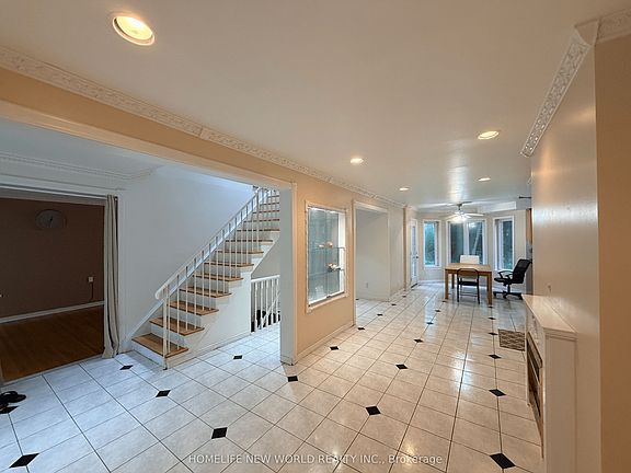 4th image of 63 Lehar Cres