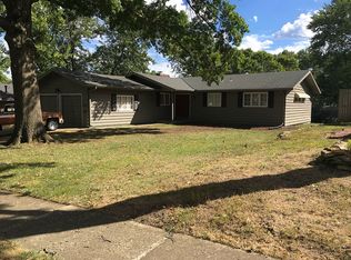 1643 SW 28th St, Topeka, KS 66611