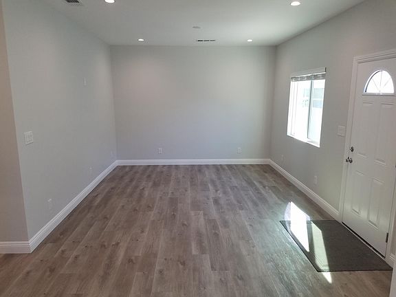 3rd image of 7735 Agnes Ave