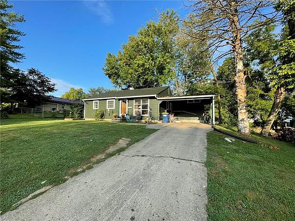2nd image of 606 Crescent Dr