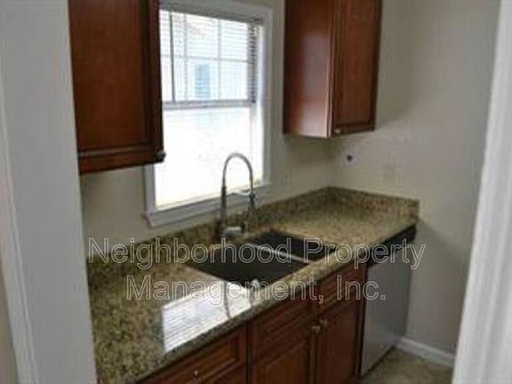 4th image of 242 N Glenn Ave