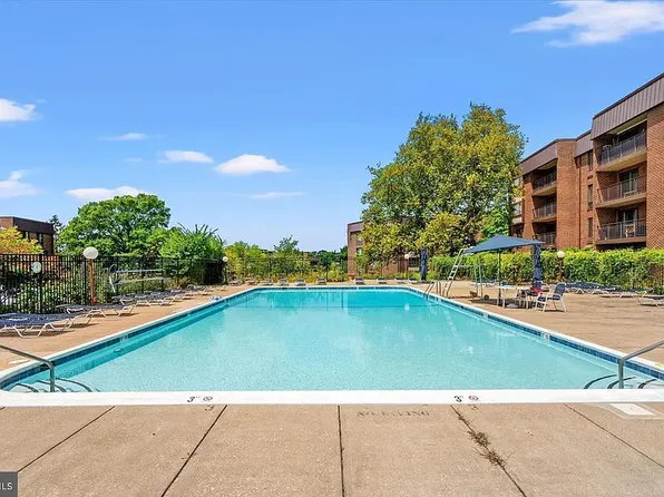 100 Roberts Ln APT 101, Alexandria, VA 22314