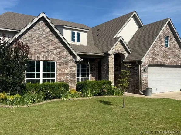 10917 S Sycamore St, Jenks, OK 74037