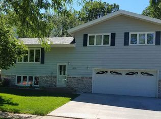 1630 Houston Dr, Bismarck, ND 58504