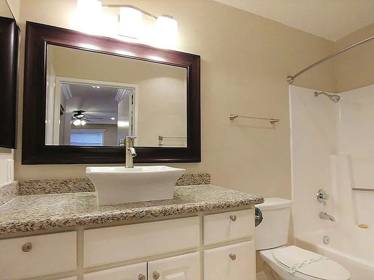 Villa De Adel Apts — Photo 197