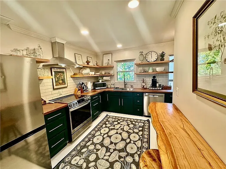1230 Woodland Ave NE #4 — Photo 1