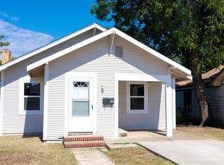 1410 W 8th St, Plainview, TX 79072