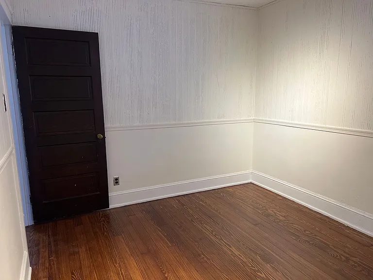 1320-1322 Chelsea Ave — Photo 23
