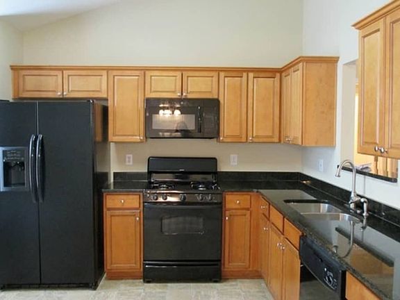 2nd image of 4819 Camelot Dr