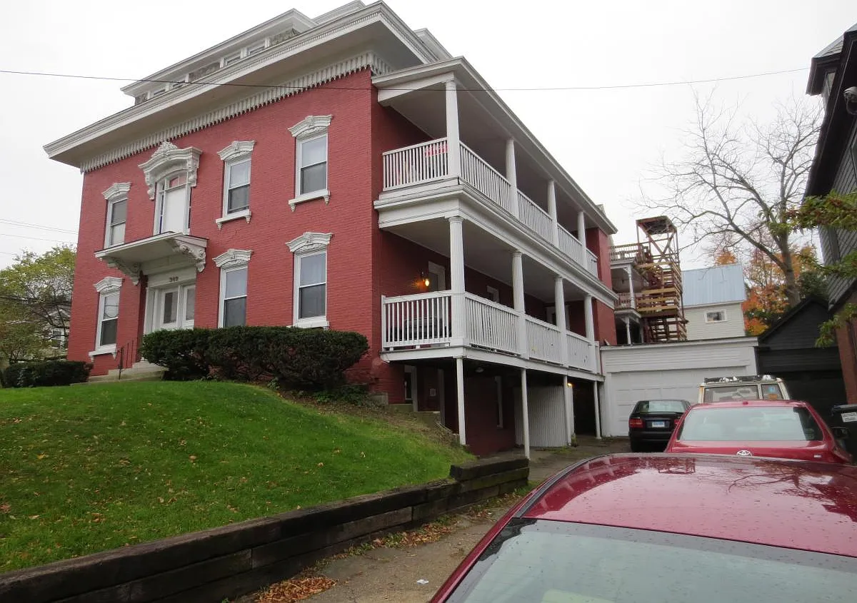 5 bed, 3600 sqft, $5,950 — Photo 2