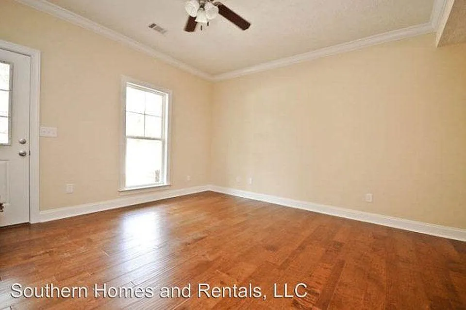 2 bed, 1101 sqft, $1,400 — Photo 3
