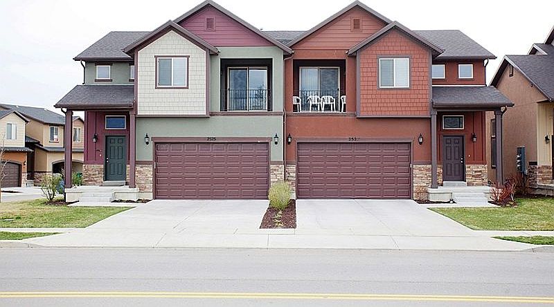 2nd image of 2527 N Garden Dr