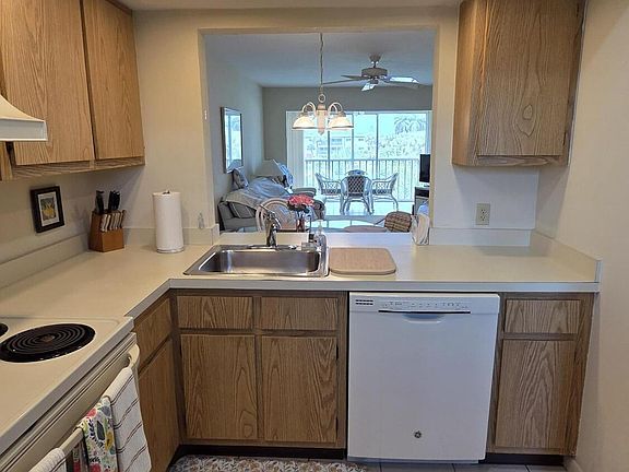 3rd image of 1014 Manatee Rd APT F303