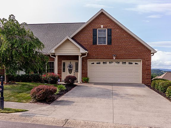 2nd image of 525 Kensington Dr