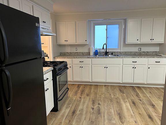 3rd image of 278 Willett St Unit 2