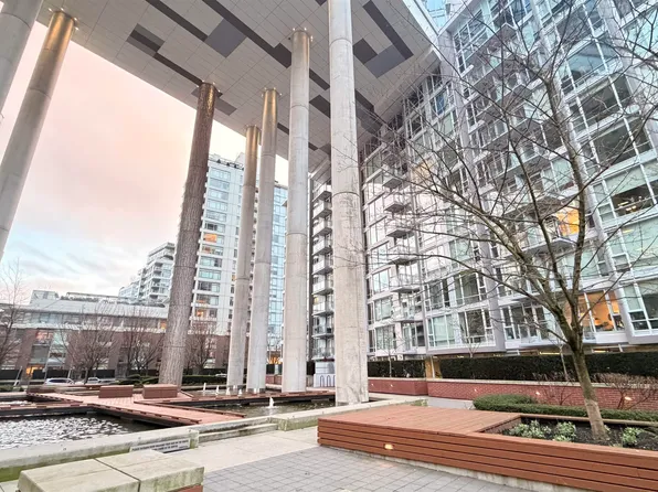 1618 Quebec St #2015, Vancouver, BC V6A 0C5