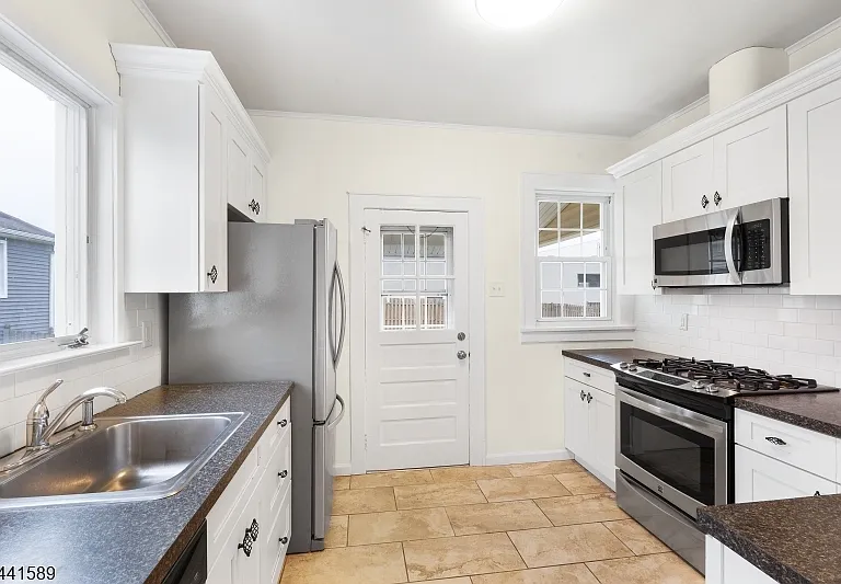 239 Washington St — Photo 6