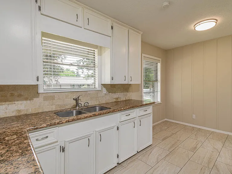 1509 N San Jacinto St — Photo 10